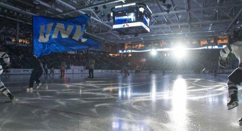 UNH Men's hockey warming up on ice before game